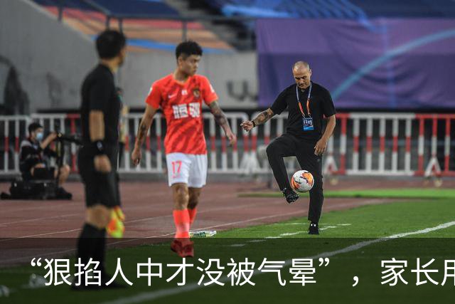 “狠掐人中才没被气晕”，家长用廉价中式蛋糕给儿子过生日，被嫌太寒酸